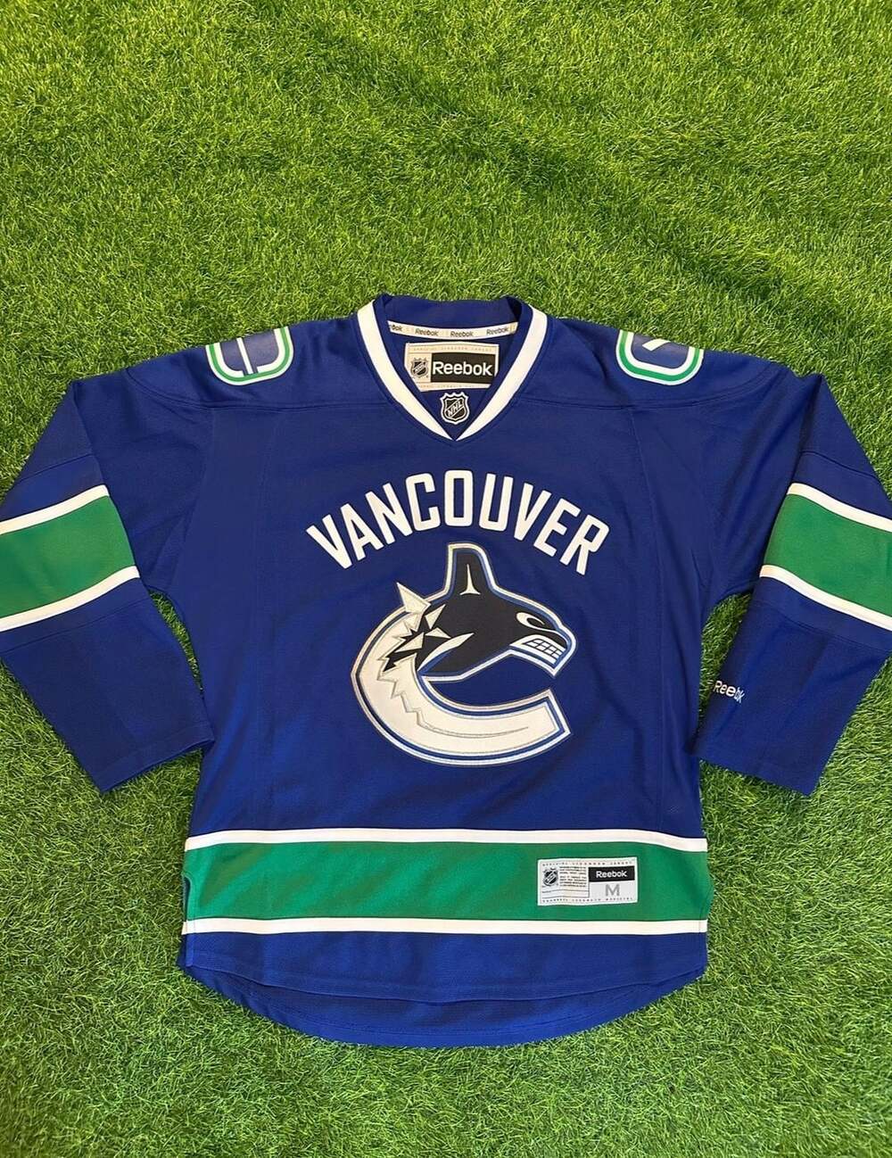 Reebok Vancouver Canucks NHL Jersey Size M